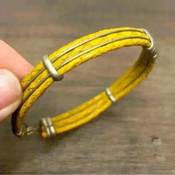 Vintage Leather Three Strand Silver Tone Bracelet - Picture 3 of 3